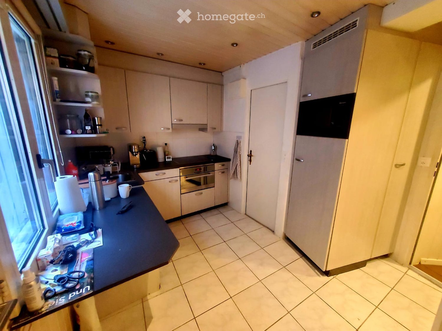 {"type": "Kitchen", "objects": ["refrigerator", "oven", "microwave", "coffee maker", "cup", "oven mitt", "oven cleaner", "oven cleaner", "oven cleaner", "oven cleaner", "oven cleaner", "oven cleaner", "oven cleaner", "oven cleaner", "oven cleaner", "oven