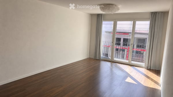 Bright 2.5-Room Modern Apartment with Balcony in Convenient Location 3