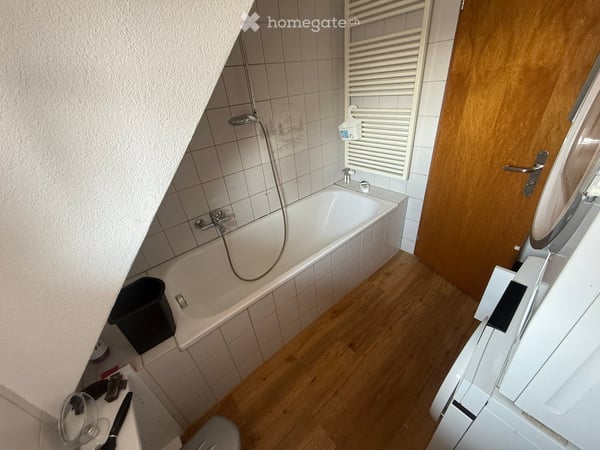 Charmante 3.5-Zimmer-Dachwohnung mit Balkon in Russikon – ab sofort verfügbar! 5