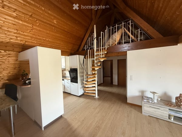 Charmante 3.5-Zimmer-Dachwohnung mit Balkon in Russikon – ab sofort verfügbar! 3