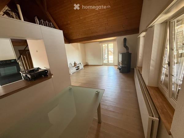 Charmante 3.5-Zimmer-Dachwohnung mit Balkon in Russikon – ab sofort verfügbar! 2