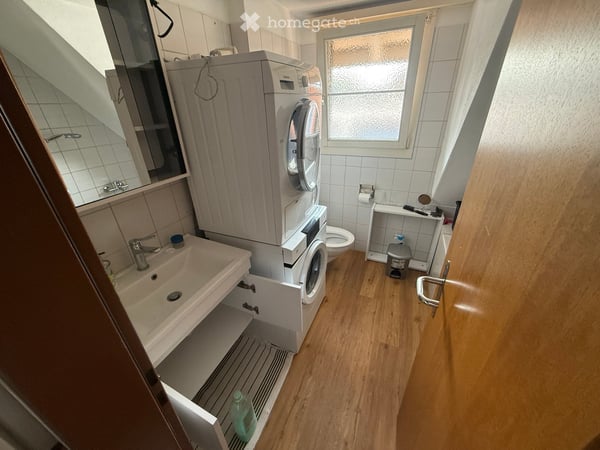 Charmante 3.5-Zimmer-Dachwohnung mit Balkon in Russikon – ab sofort verfügbar! 4