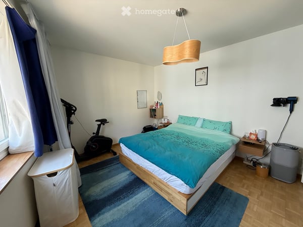 Charming 3-Room Apartment with Balcony in Zürich's Lovely 8008 District 2