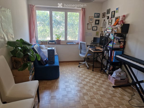 Charming 3-Room Apartment with Balcony in Zürich's Lovely 8008 District 3