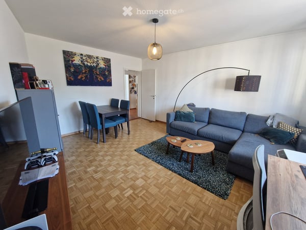 Charming 3-Room Apartment with Balcony in Zürich's Lovely 8008 District 1