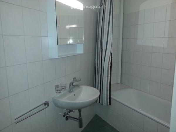 Gelegenheit, nähe HB, renovierte, grosszügige 5.5-Zimmer-Altbauwohnung mit Balkon in St. Gallen. 5