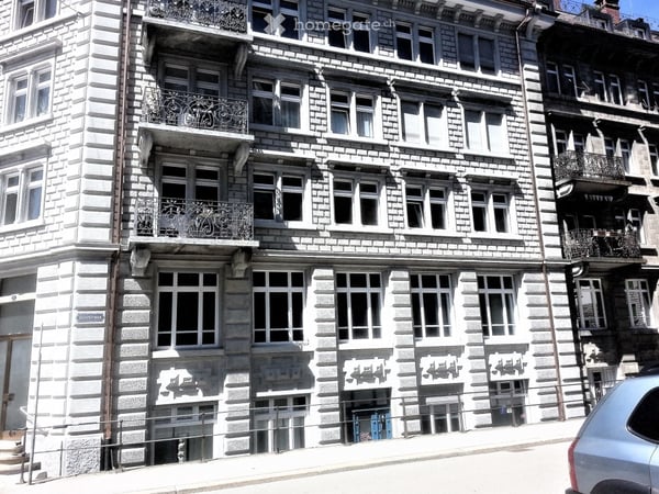 Gelegenheit, nähe HB, renovierte, grosszügige 5.5-Zimmer-Altbauwohnung mit Balkon in St. Gallen. 2