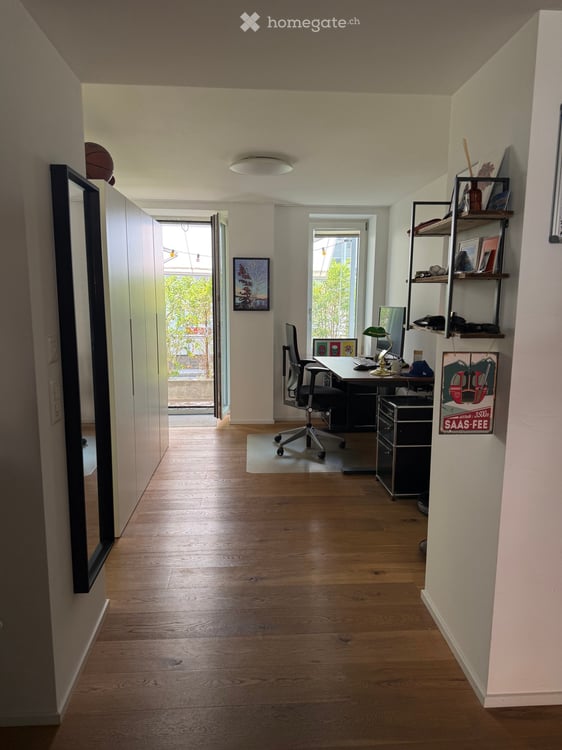 Charming 2.5-Room Terrace Apartment in Zürich Seefeld 2