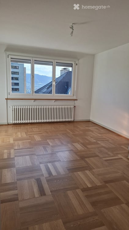 Helle 4-Zimmer-Dachgeschosswohnung mit Seesicht im Kreis 6 8