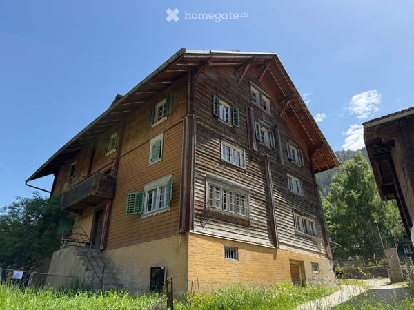 Charmantes 8-Zimmer-Einfamilienhaus in Zignau, Graubünden 1