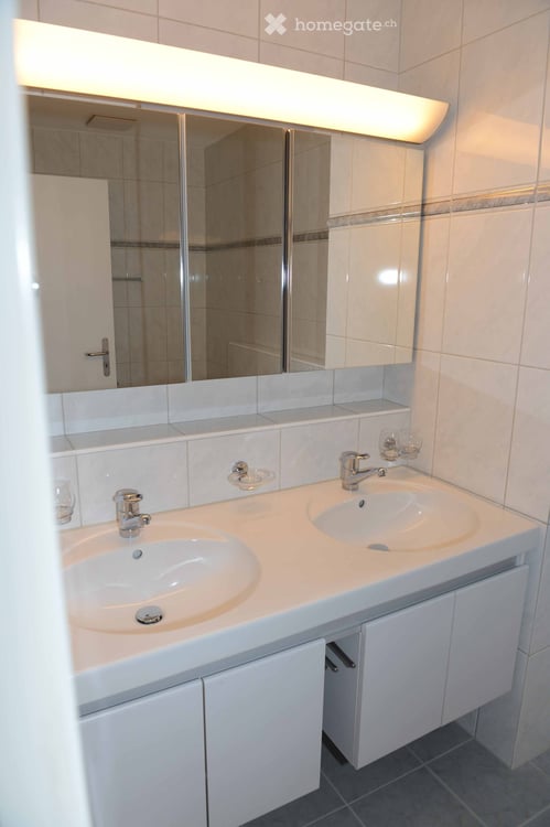 Grosszügige 5.5-Zimmer-Wohnung mit Balkon und schöner Aussicht in Dübendorf 2