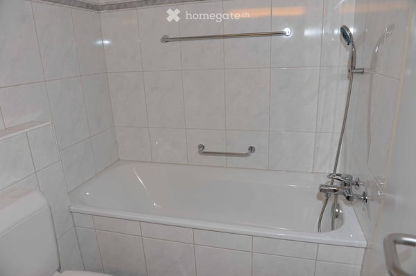 Grosszügige 5.5-Zimmer-Wohnung mit Balkon und schöner Aussicht in Dübendorf 3