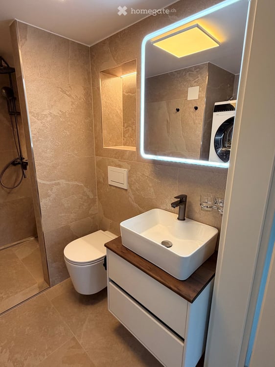 Charmante 2.5-Zimmer-Maisonette-Wohnung mit Seesicht in Schmerikon 7