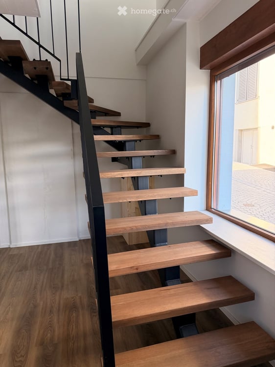 Charmante 2.5-Zimmer-Maisonette-Wohnung mit Seesicht in Schmerikon 3