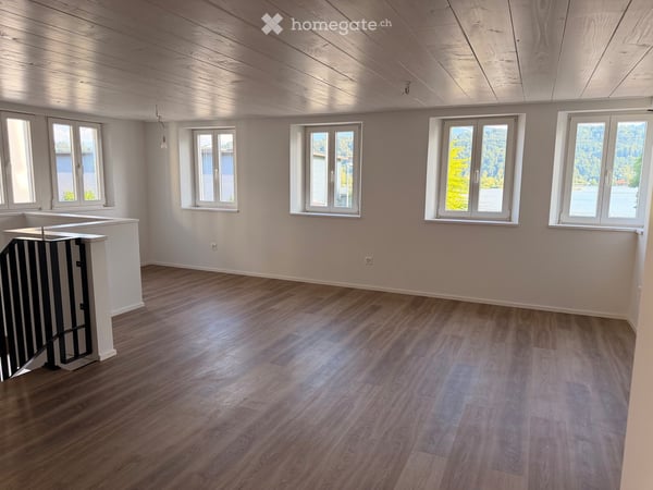 Charmante 2.5-Zimmer-Maisonette-Wohnung mit Seesicht in Schmerikon 1