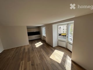 Charmante 2.5-Zimmer-Altbauwohnung an der Röschibachstrasse in Zürich 2