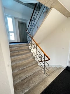 Charmante 2.5-Zimmer-Altbauwohnung an der Röschibachstrasse in Zürich 6