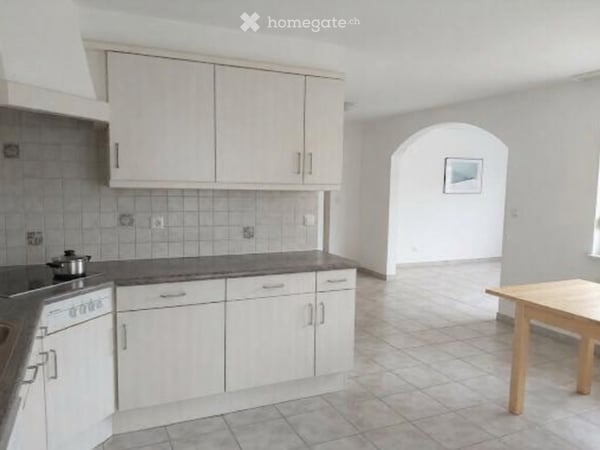 4.5-Zimmer-Wohnung mit Balkon und Lift in Susten 4