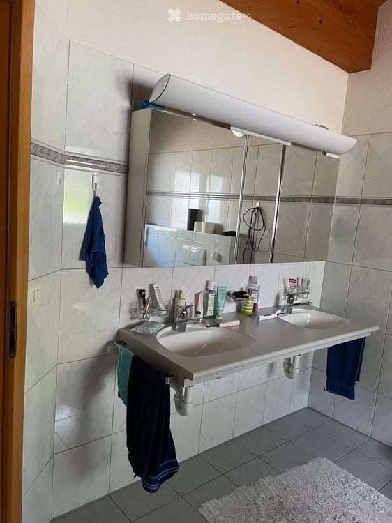 Grosszügige 6.5-Zimmer-Wohnung mit Balkon und schöner Aussicht in Schwanden GL 6
