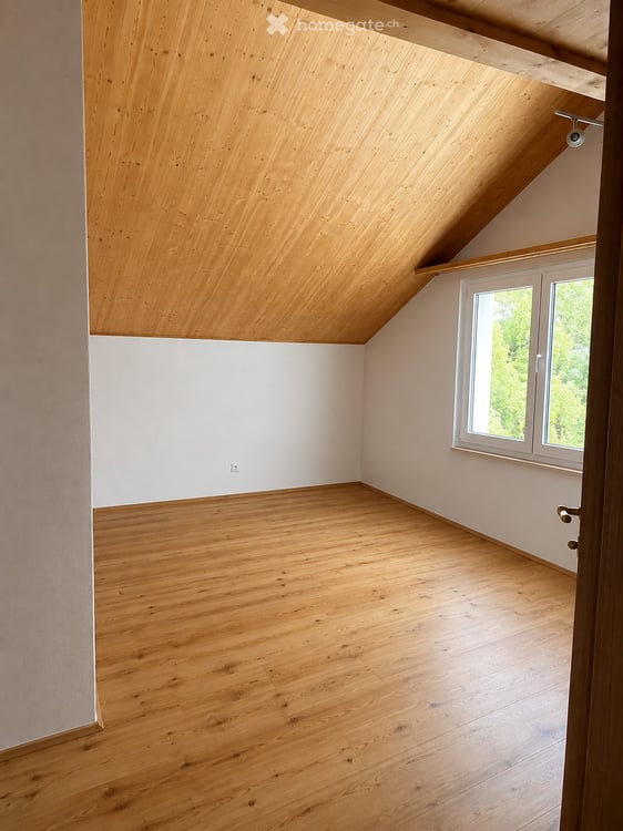 Grosszügige 6.5-Zimmer-Wohnung mit Balkon und schöner Aussicht in Schwanden GL 13