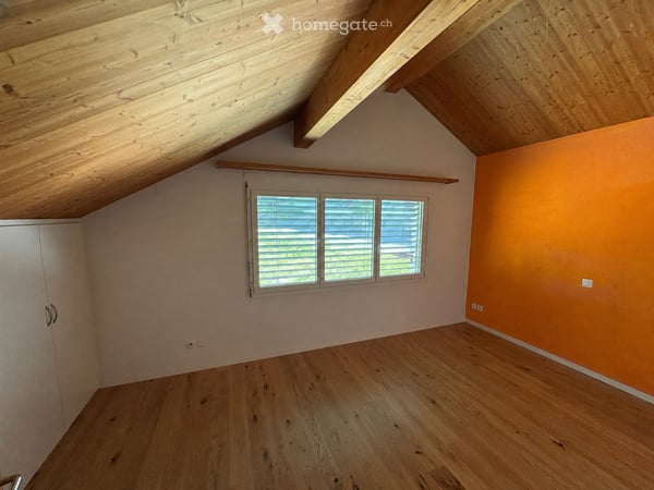 Grosszügige 6.5-Zimmer-Wohnung mit Balkon und schöner Aussicht in Schwanden GL 16