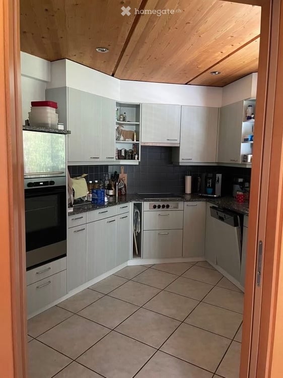 Grosszügige 6.5-Zimmer-Wohnung mit Balkon und schöner Aussicht in Schwanden GL 2