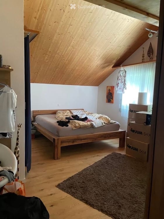 Grosszügige 6.5-Zimmer-Wohnung mit Balkon und schöner Aussicht in Schwanden GL 8