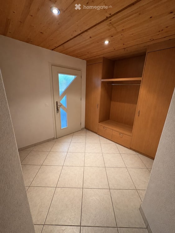 Grosszügige 6.5-Zimmer-Wohnung mit Balkon und schöner Aussicht in Schwanden GL 6