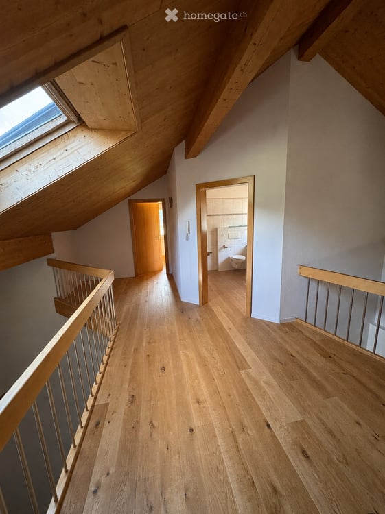 Grosszügige 6.5-Zimmer-Wohnung mit Balkon und schöner Aussicht in Schwanden GL 15