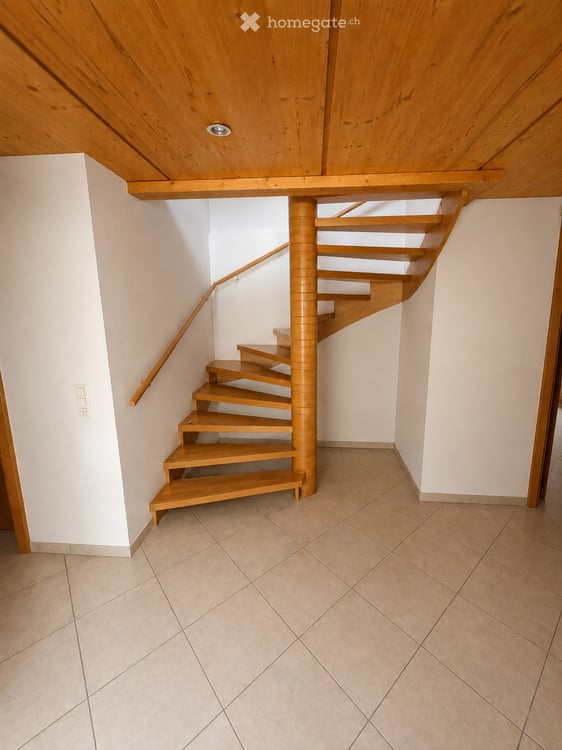 Grosszügige 6.5-Zimmer-Wohnung mit Balkon und schöner Aussicht in Schwanden GL 14
