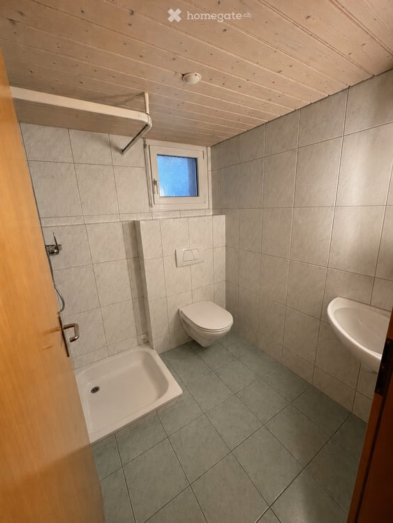 Grosszügige 6.5-Zimmer-Wohnung mit Balkon und schöner Aussicht in Schwanden GL 11