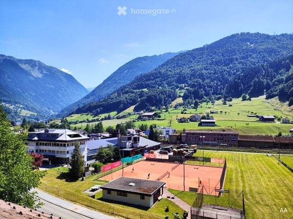 Grosszügige 6.5-Zimmer-Wohnung mit Balkon und schöner Aussicht in Schwanden GL 2