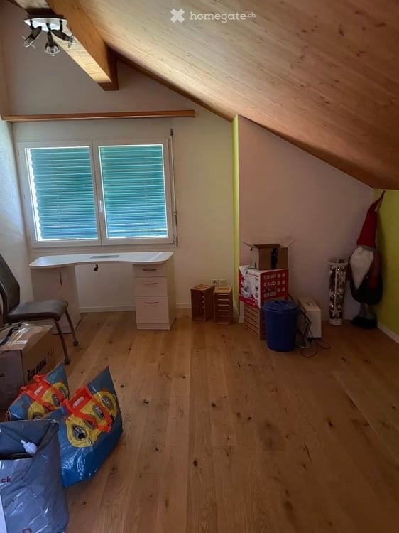 Grosszügige 6.5-Zimmer-Wohnung mit Balkon und schöner Aussicht in Schwanden GL 11