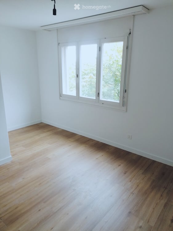 Weitsicht & Gemütlichkeit: Sanierte 5.5-Zi.-Maisonette mit Cheminée und Loggia 8