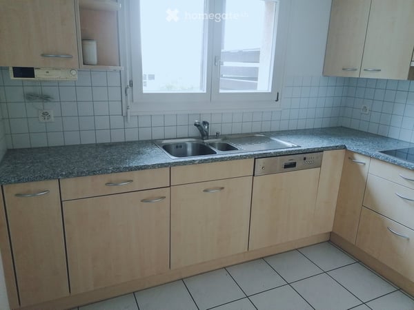 Weitsicht & Gemütlichkeit: Sanierte 5.5-Zi.-Maisonette mit Cheminée und Loggia 12