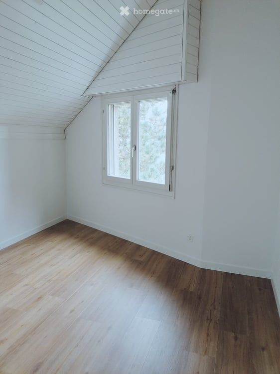 Weitsicht & Gemütlichkeit: Sanierte 5.5-Zi.-Maisonette mit Cheminée und Loggia 10