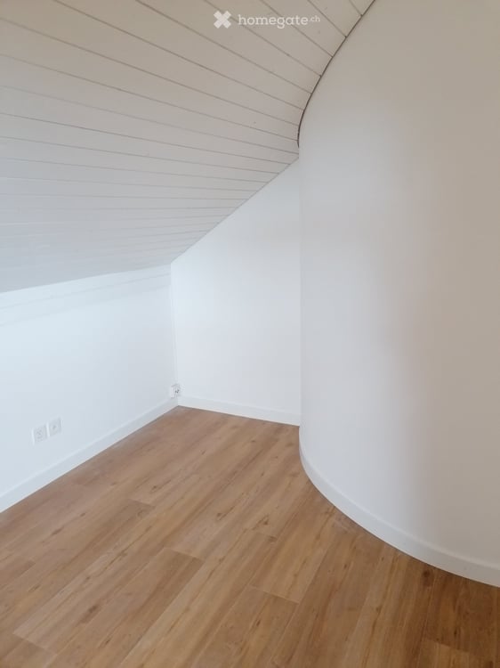 Weitsicht & Gemütlichkeit: Sanierte 5.5-Zi.-Maisonette mit Cheminée und Loggia 5