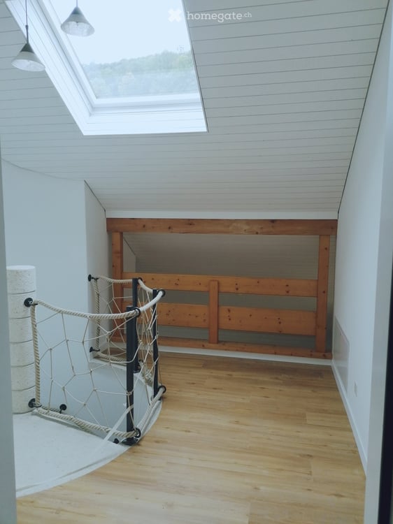 Weitsicht & Gemütlichkeit: Sanierte 5.5-Zi.-Maisonette mit Cheminée und Loggia 9