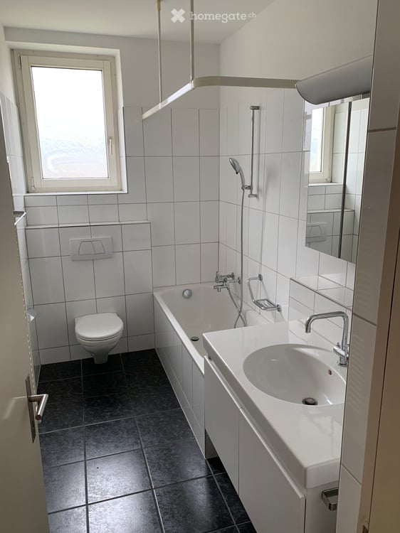 Helle 3.5-Zimmer-Altbauwohnung mit drei Balkonen und besonderem Charme in Hüttikon 4