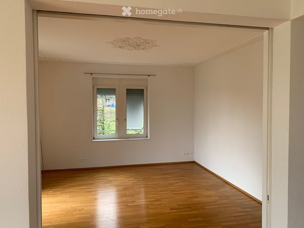 Helle 3.5-Zimmer-Altbauwohnung mit drei Balkonen und besonderem Charme in Hüttikon 5