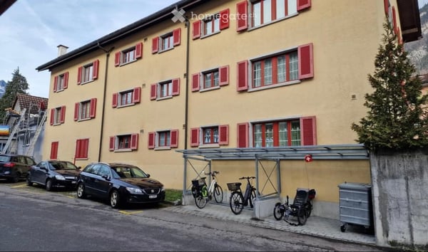 Gemütliche 2-Zimmer-Wohnung in Glarus – ruhige Lage mit Garage 2
