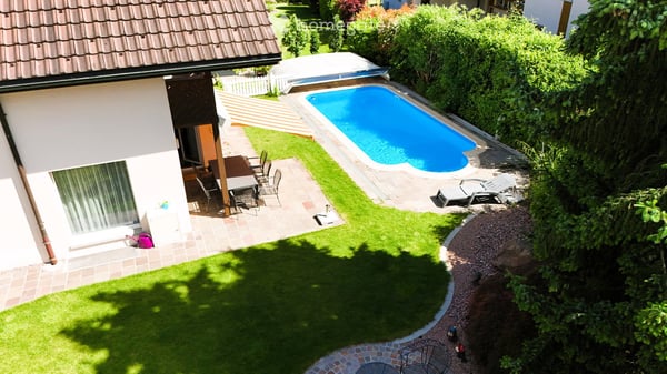 Gepflegtes Einfamilienhaus mit Pool in Sarmenstorf 1
