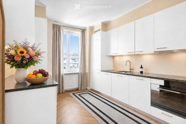 Grosszügige 5.5-Zimmer-Wohnung mit Balkon in Zürich Fluntern 2