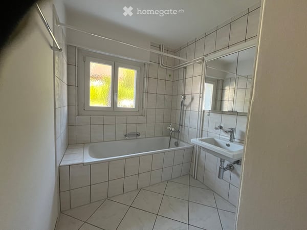 2.5 Zimmer Wohnung, parterre mit Garten inklusive Parkplatz 7