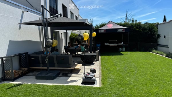 Moderne 6.5-Zimmer-Doppelhaushälfte mit Garten und Doppelgarage in Erlen 14