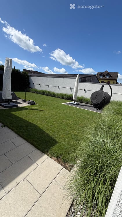 Moderne 6.5-Zimmer-Doppelhaushälfte mit Garten und Doppelgarage in Erlen 12