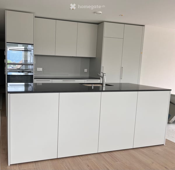 Neue, naturnahe 4.5-Zimmer-Wohnung im Herzen von Sattel 3