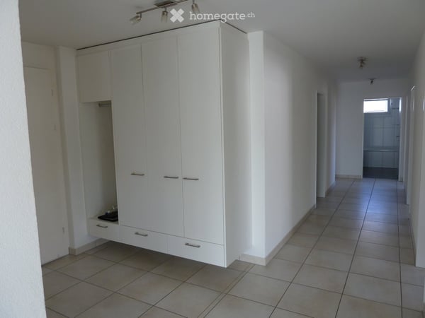Grosszügige 5 1/2 Zimmer-Wohnung Nähe Bahnhof Nänikon inkl. 2 Einstellplätze in Tiefgarage 4