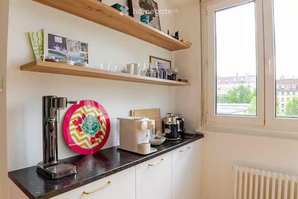 Charming 3.5-Room Apartment with Balcony in Geneva's Charmilles District 6