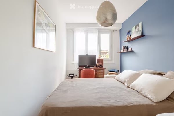 Charming 3.5-Room Apartment with Balcony in Geneva's Charmilles District 12